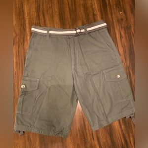 Southpole men’s cargo shorts, size 34